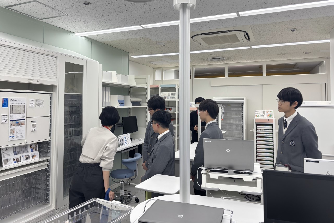 ショールーム見学では、オカムラの製品や空間づくりを実際に体感