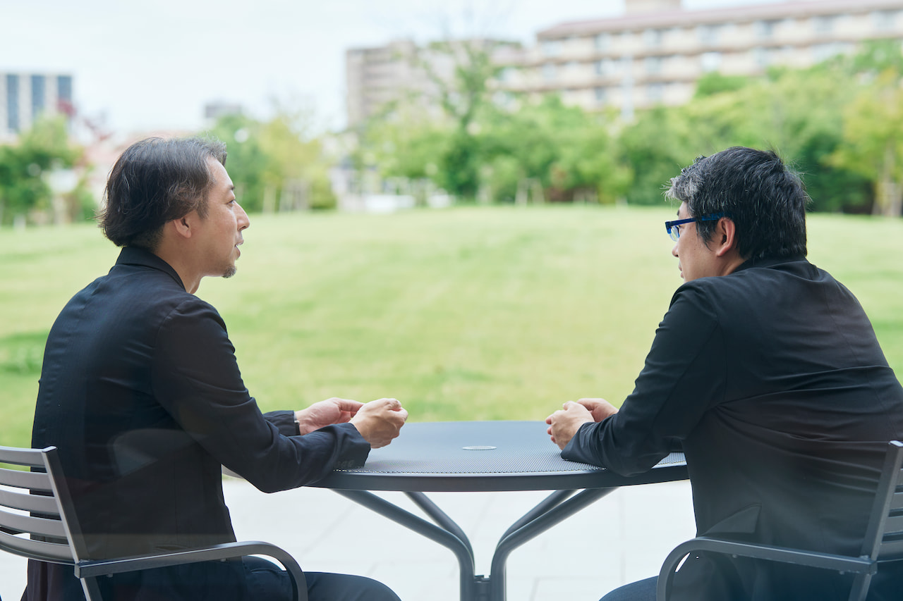 「現場の声に耳を傾け、それをどこまで活かせるか」は、両社に共通する課題