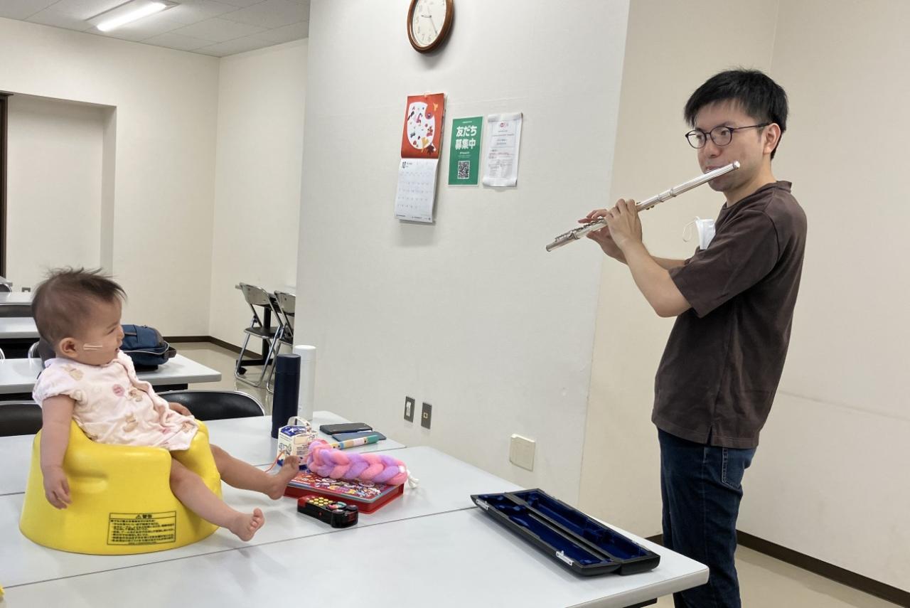 娘さんもお父さんの演奏に聞きほれている模様！？