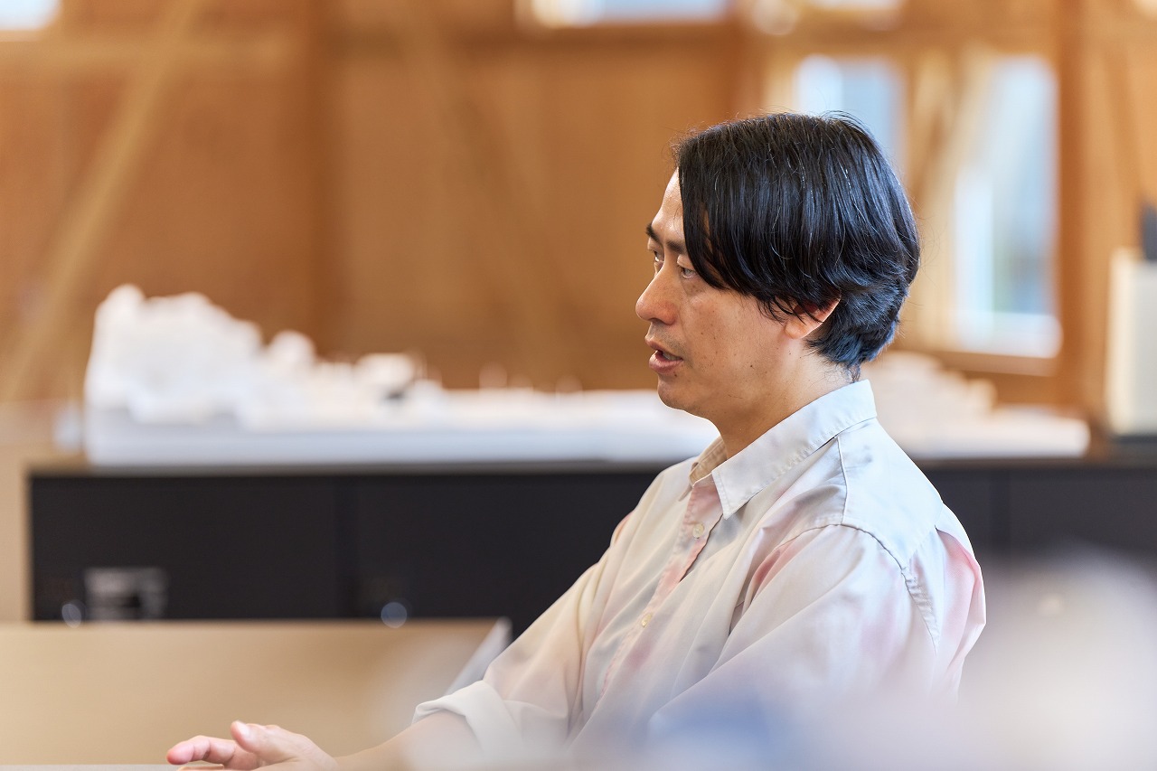 「日本のマーケット規模から特定の人だけに向けた共創ではビジネスが成り立たない」（庵原）