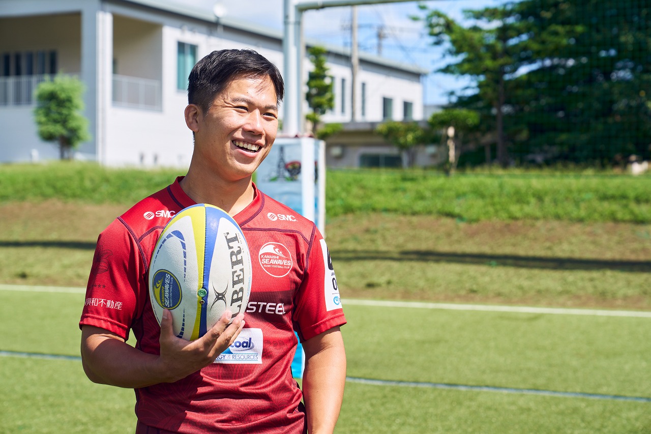 釜石シーウェイブスのホームグラウンド釜石市球技場（松倉グラウンド）にて