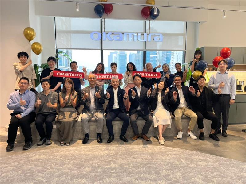 新事務所オープン時に、拠点や海外営業本部などのメンバーと