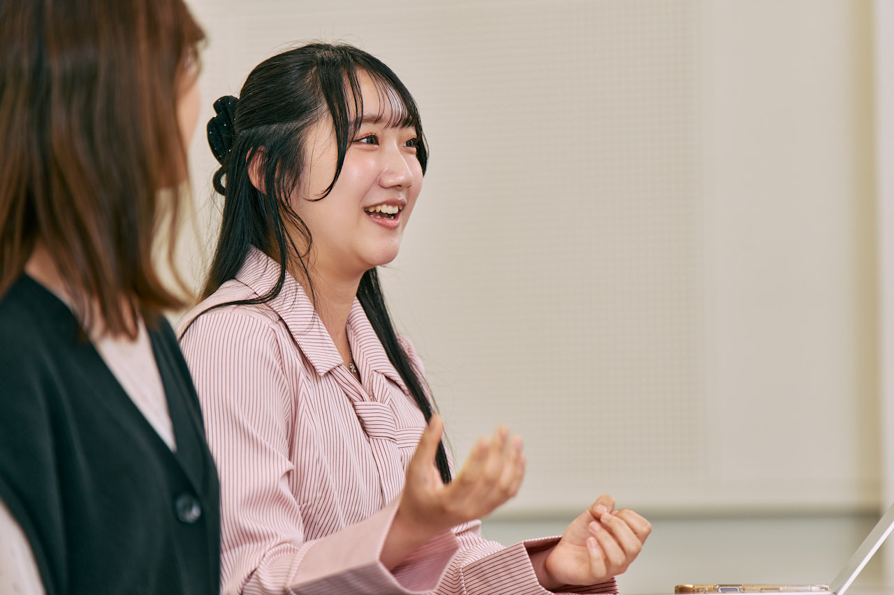 「私にとってのオフィスはテレビドラマの中のイメージ、実際に見て印象が変わった」（山本さん）