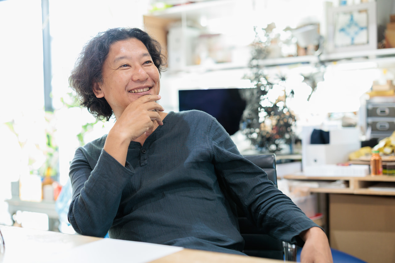 野老さんの作品に感じてきた魅力について語る真宏さん