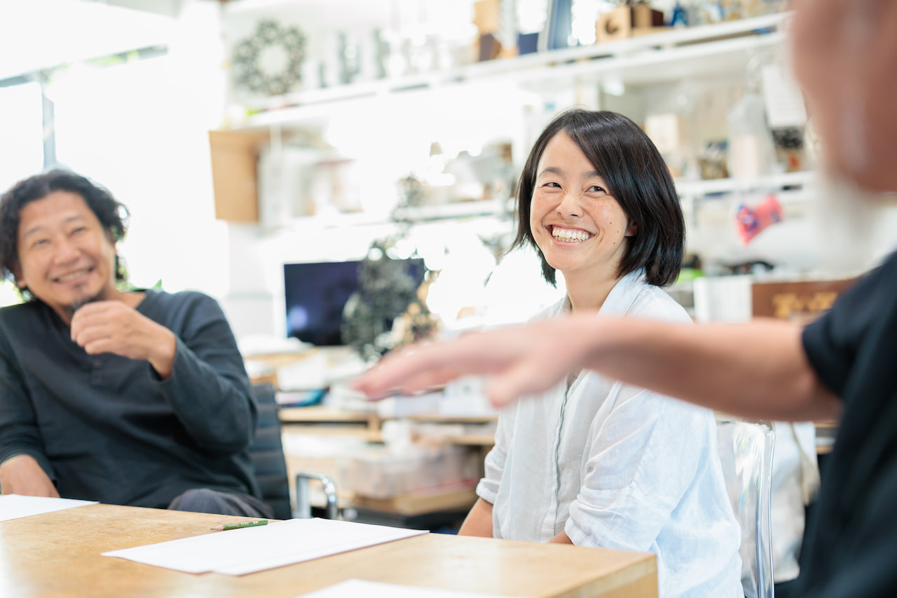 2Dと3Dを行き来する創作について、身振りも交えながら話が広がる
