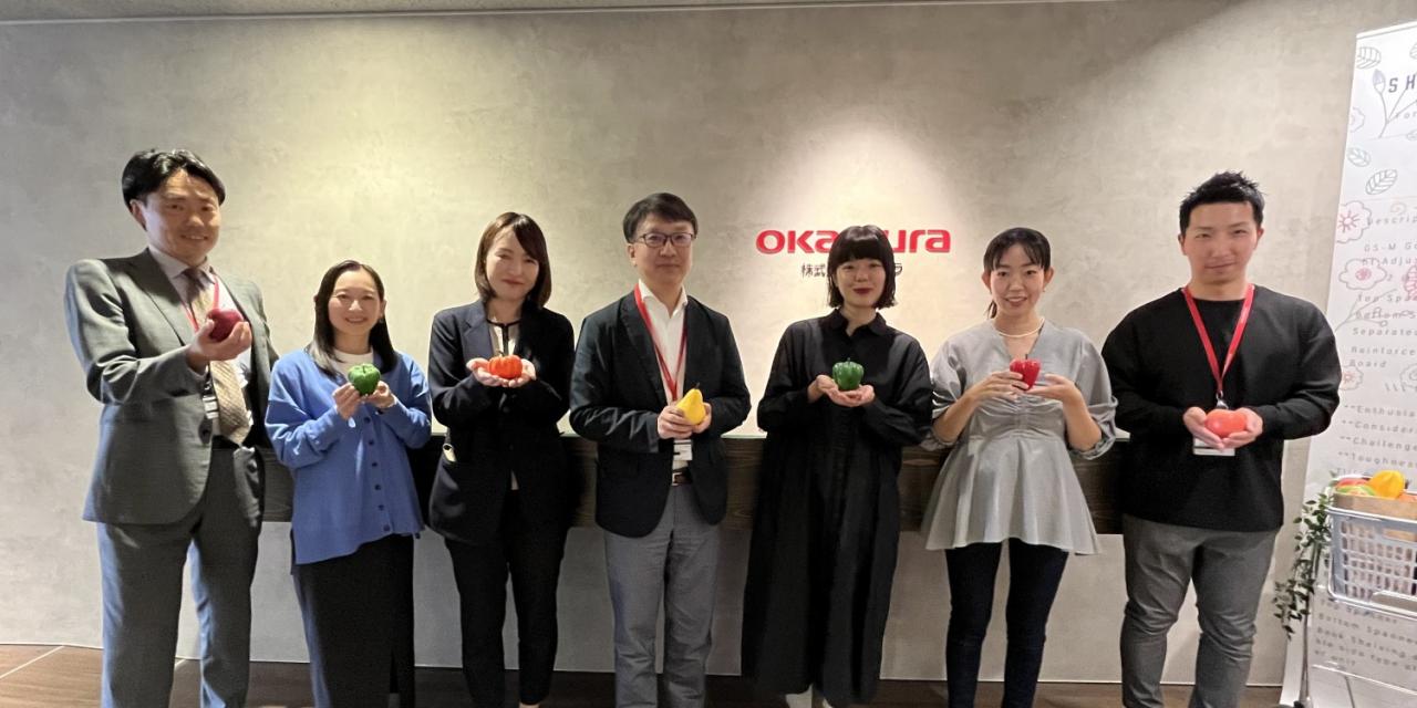 「REDUCE FOOD LOSS」メンバーと。営業、デザイナー、業務と職種もさまざま